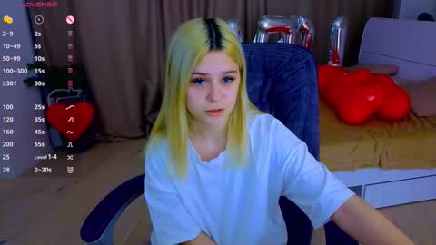 Snapshot of apheliastar chatting on February 10, 3:49 pm ApheliaStar online show from February 10, 3:49 pm