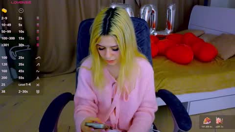 Snapshot of apheliastar chatting on February 15, 3:53 pm ApheliaStar online show from February 15, 3:53 pm