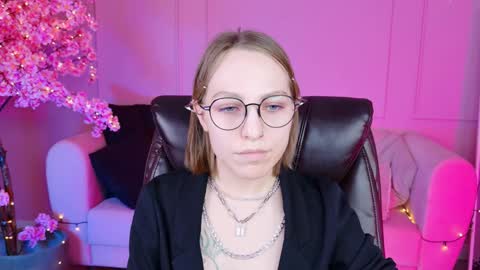 Snapshot of aphexqueen chatting on December 13, 1:22 pm APHEX QUEEN online show from December 13, 1:22 pm