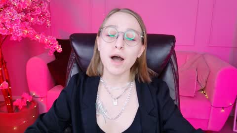 Snapshot of aphexqueen chatting on December 13, 4:27 pm APHEX QUEEN online show from December 13, 4:27 pm