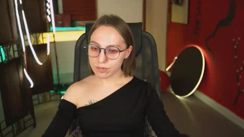 Snapshot of aphexqueen chatting on February 4, 3:26 pm APHEX QUEEN online show from February 4, 3:26 pm