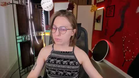 Snapshot of aphexqueen chatting on February 18, 9:10 am APHEX QUEEN online show from February 18, 9:10 am