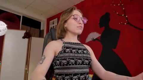 Snapshot of aphexqueen chatting on February 18, 12:17 pm APHEX QUEEN online show from February 18, 12:17 pm