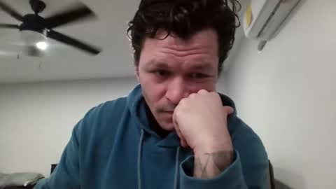 Snapshot of apocalypse_cream chatting on February 21, 6:20 pm apocalypse_cream online show from February 21, 6:20 pm