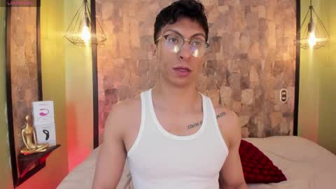 Snapshot of apolo_crus chatting on April 17, 4:15 am apolo_crus online show from April 17, 4:15 am