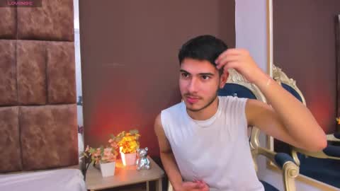 Snapshot of apolo_grayy chatting on February 21, 9:10 am Apolo Grayy online show from February 21, 9:10 am