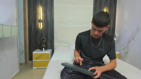   online show from April 24, 2:03 am