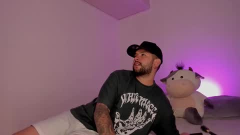 Snapshot of apolorising_ chatting on September 17, 4:03 am Lola  Apolo online show from September 17, 4:03 am