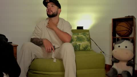 Snapshot of apolorising_ chatting on October 6, 1:47 am Lola  Apolo online show from October 6, 1:47 am