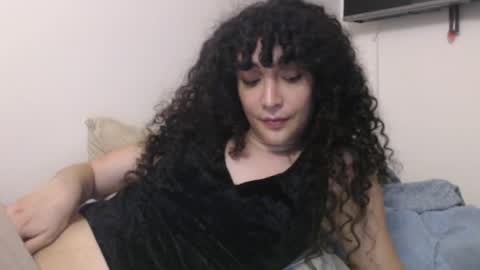 Snapshot of apolosbitch chatting on May 21, 4:41 am Nix online show from May 21, 4:41 am