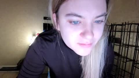 appleyummybuns online show from November 3, 3:19 am