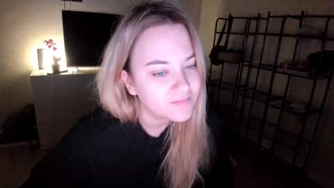 appleyummybuns online show from November 14, 12:37 pm