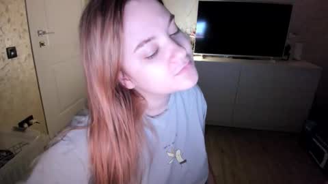 appleyummybuns online show from December 2, 3:56 am