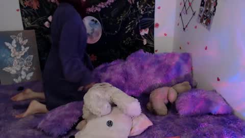 april_l6 online show from January 22, 5:38 pm