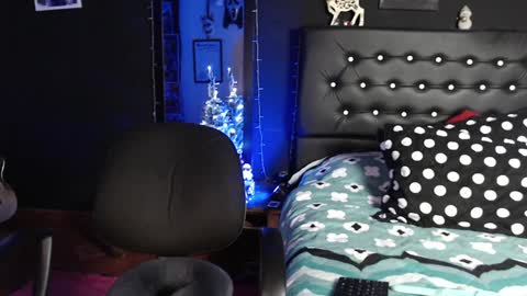 Snapshot of aprildol chatting on January 3, 2:32 am lucy online show from January 3, 2:32 am