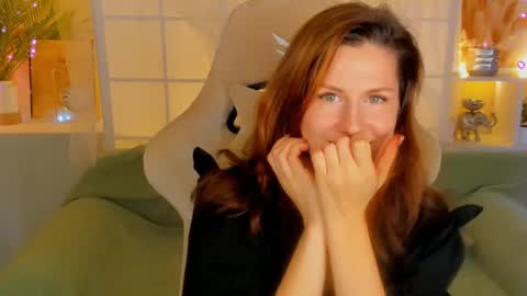 aprill_o_nill online show from December 20, 5:18 pm