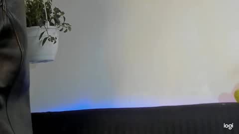 aprillebony319262 online show from February 18, 7:37 am