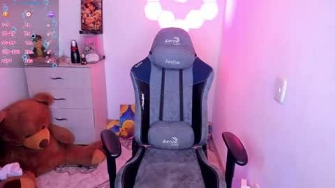 aqua emilly online show from March 20, 10:14 pm