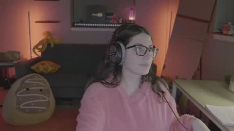 Snapshot of arabicslavegirl chatting on January 4, 12:16 am Sarah Arabic online show from January 4, 12:16 am