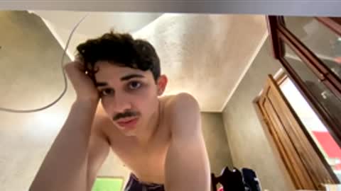 Snapshot of arabmuscles1 chatting on April 16, 9:21 am arabmuscles1 online show from April 16, 9:21 am