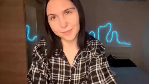 Emi online show from February 10, 4:44 pm