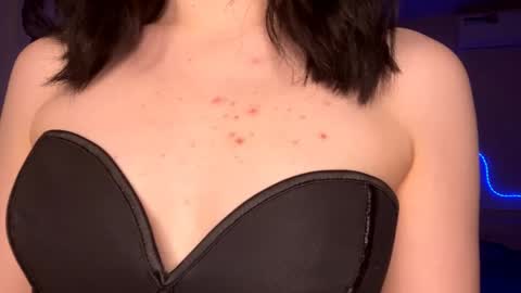 Emi online show from April 17, 4:32 pm