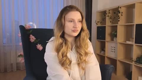 Snapshot of aracelieovaldi chatting on December 16, 4:17 am Valentina online show from December 16, 4:17 am