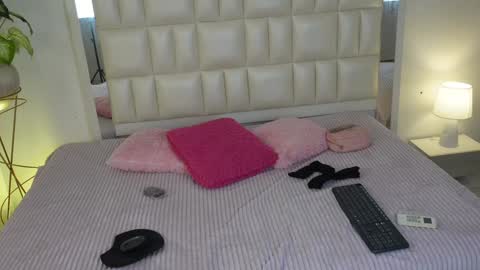 Snapshot of aradia_01 chatting on January 26, 5:34 am online show from January 26, 5:34 am