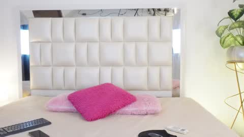 Snapshot of aradia_01 chatting on March 2, 6:16 am online show from March 2, 6:16 am