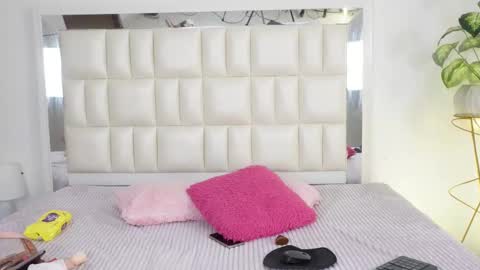 Snapshot of aradia_01 chatting on March 5, 4:45 am online show from March 5, 4:45 am