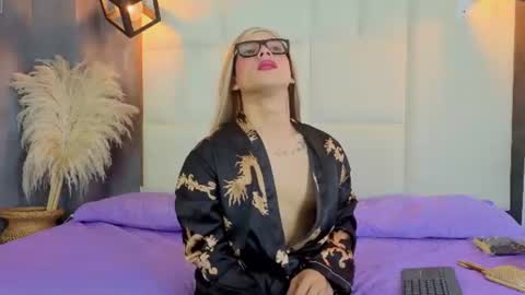 Snapshot of aranza_jones chatting on June 24, 12:37 pm Aranza online show from June 24, 12:37 pm