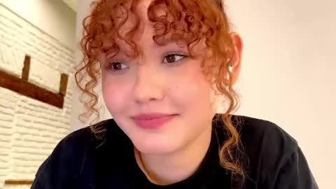Snapshot of aresha_viree chatting on May 14, 11:44 pm Aresha online show from May 14, 11:44 pm