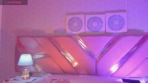 Ari  online show from December 22, 5:45 am