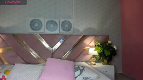 Ari  online show from January 3, 7:50 pm