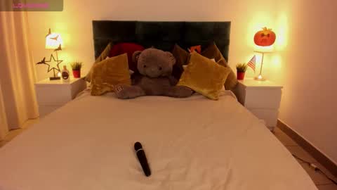 aria69stars online show from October 31, 4:08 pm