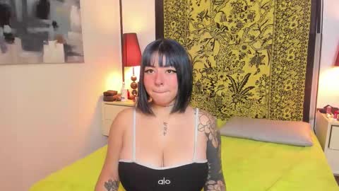 aria y orien  online show from September 12, 11:21 am