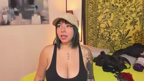 aria y orien  online show from September 15, 11:21 am