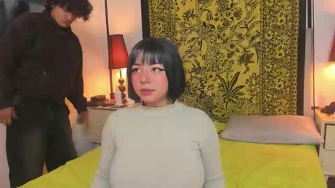 aria y orien  online show from September 22, 11:01 am