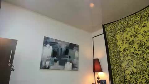 aria y orien  online show from October 20, 10:59 am