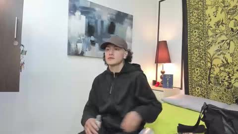 aria y orien  online show from October 31, 11:11 am