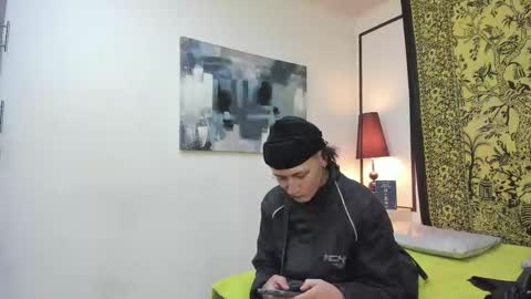 aria y orien  online show from November 4, 10:58 am