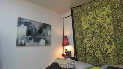 aria y orien  online show from November 6, 11:00 am