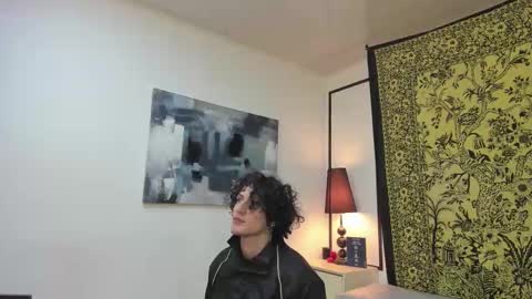 aria y orien  online show from November 7, 10:59 am