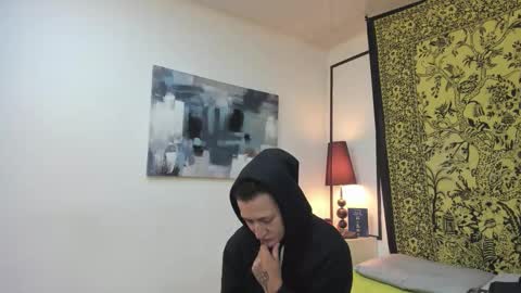 aria y orien  online show from November 27, 11:01 am