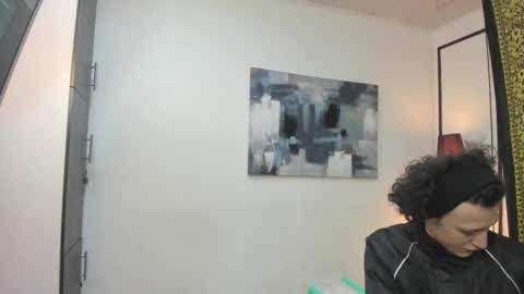 aria y orien  online show from December 3, 10:57 am