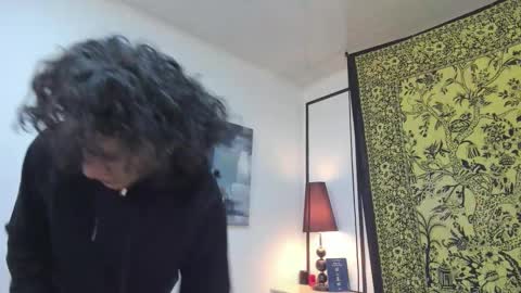 aria y orien  online show from December 15, 11:03 am