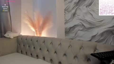 aria_mila online show from September 24, 10:40 am