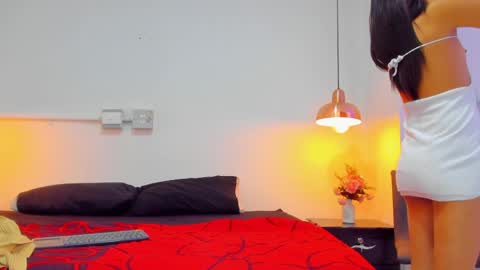 aria_millers1 online show from April 1, 11:55 am