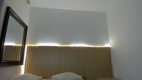 Snapshot of aria_millers_ chatting on December 21, 12:01 pm Aria Millers online show from December 21, 12:01 pm