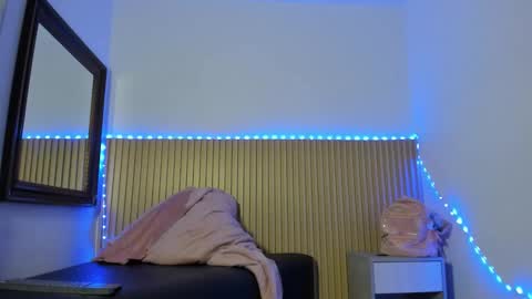 Snapshot of aria_millers_ chatting on December 23, 10:57 am Aria Millers online show from December 23, 10:57 am